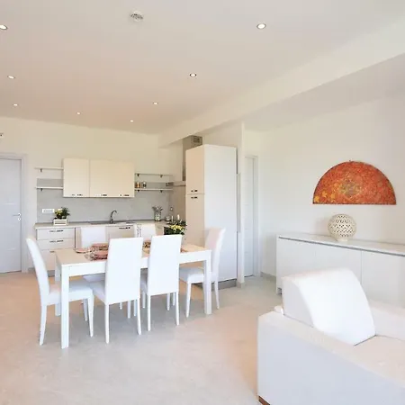 Apartment Apt. 4 *
